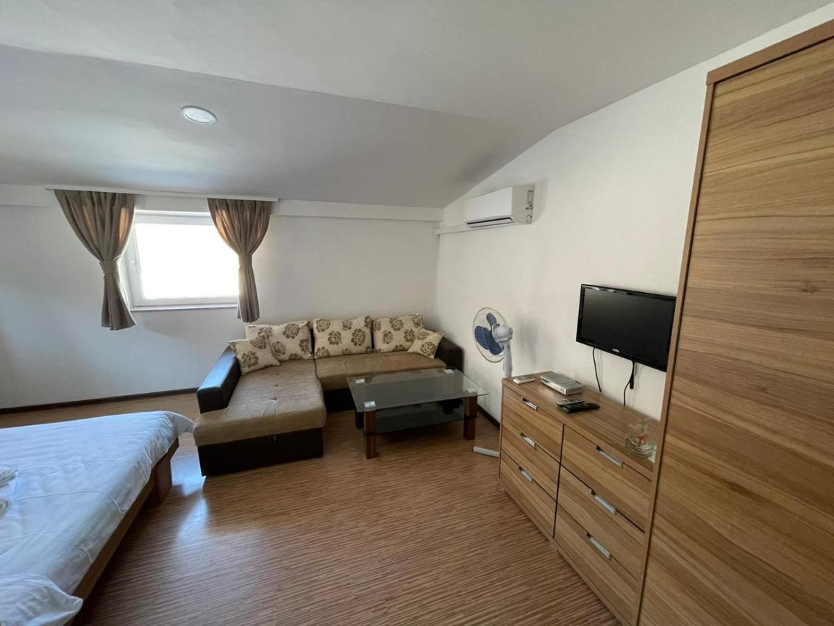 Motel "Kula" Cazin Kültér fotó