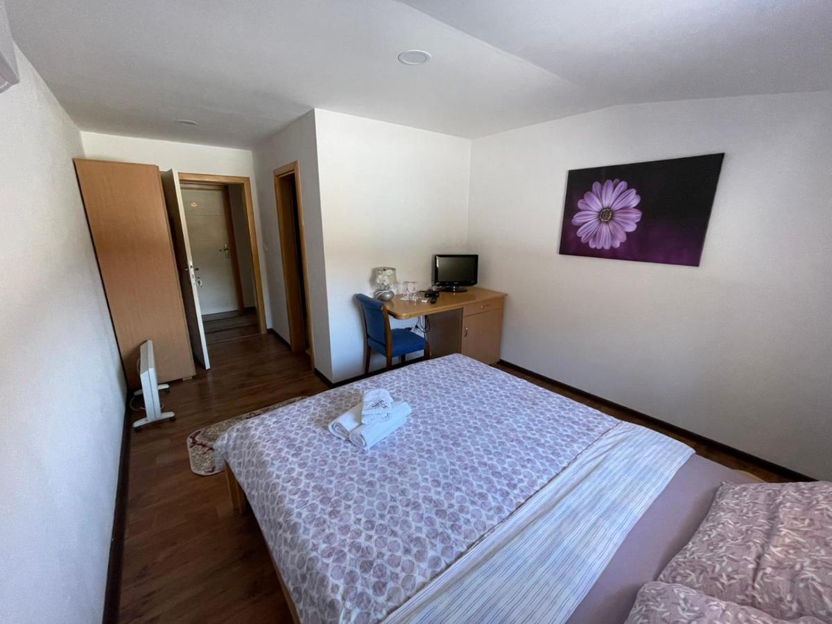 Motel "Kula" Cazin Kültér fotó