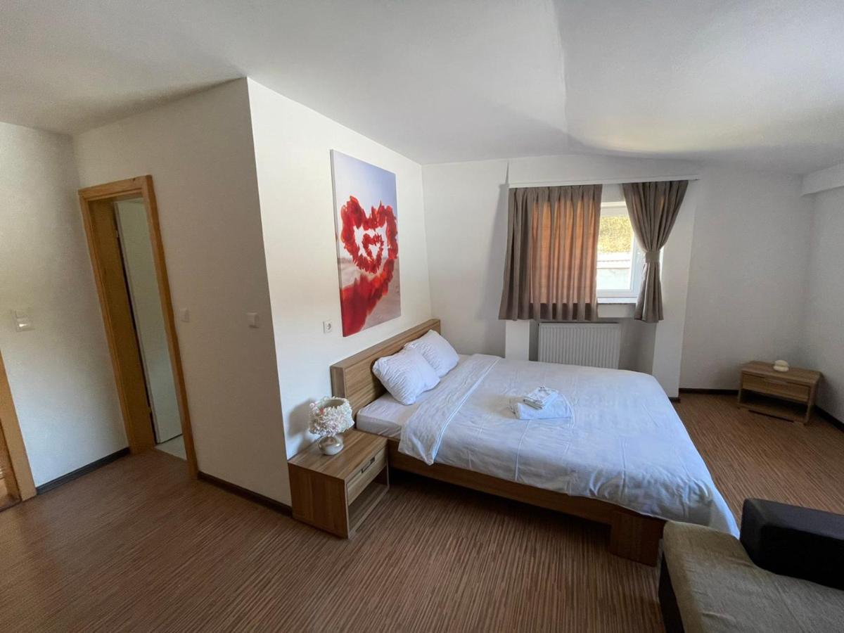 Motel "Kula" Cazin Kültér fotó