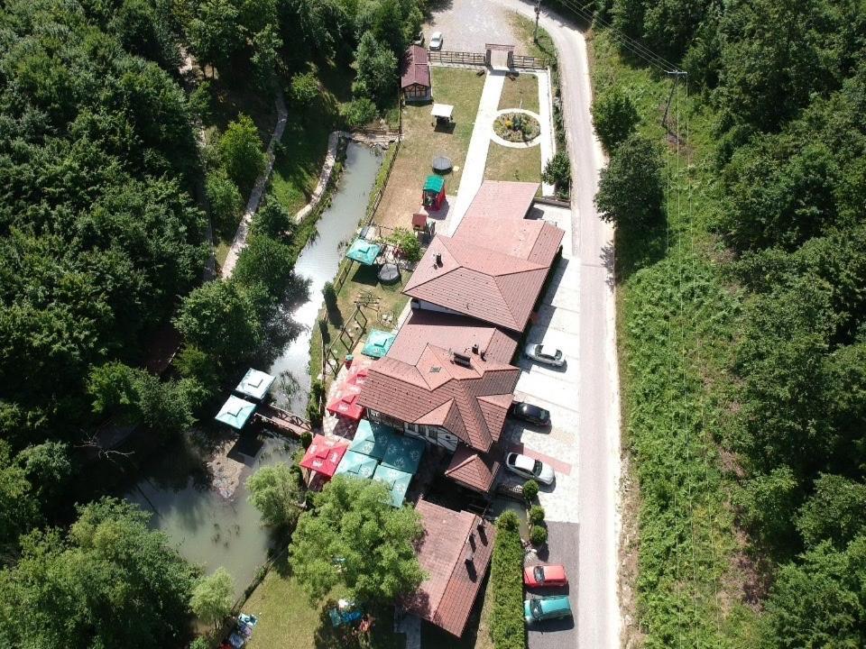 Motel "Kula" Cazin Kültér fotó