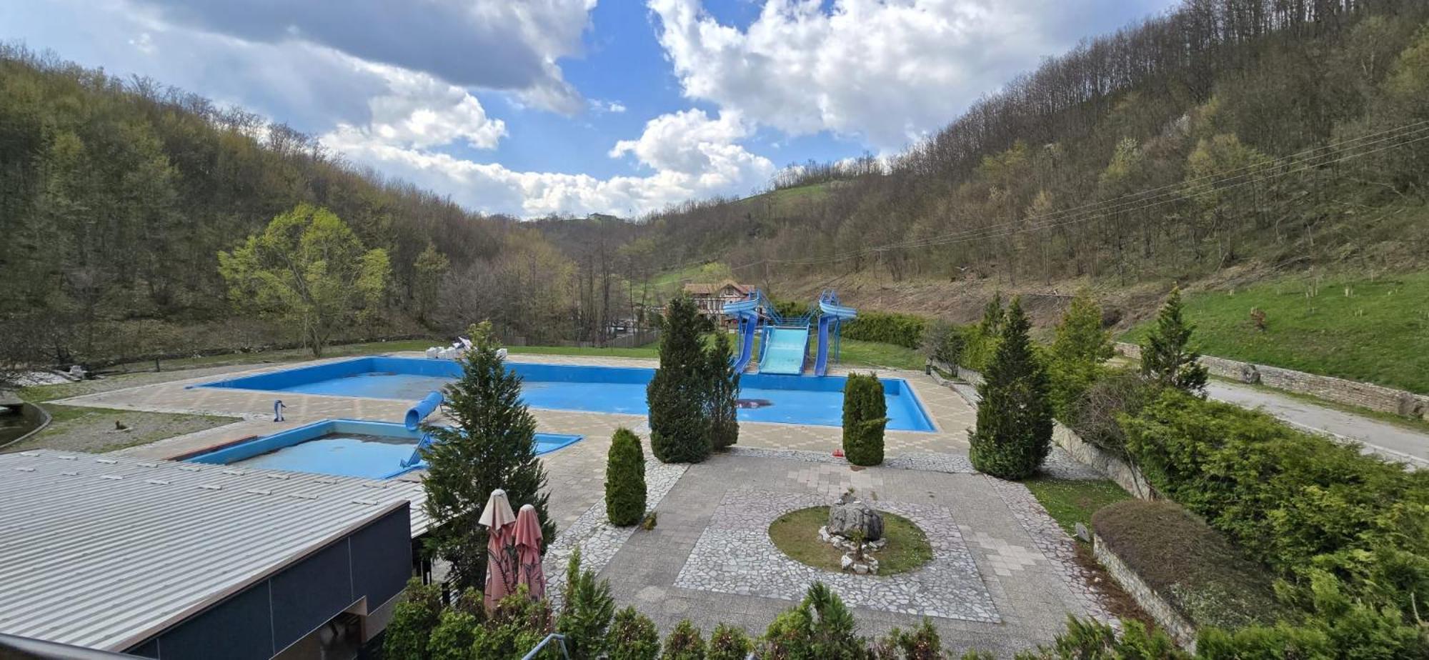 Motel "Kula" Cazin Kültér fotó
