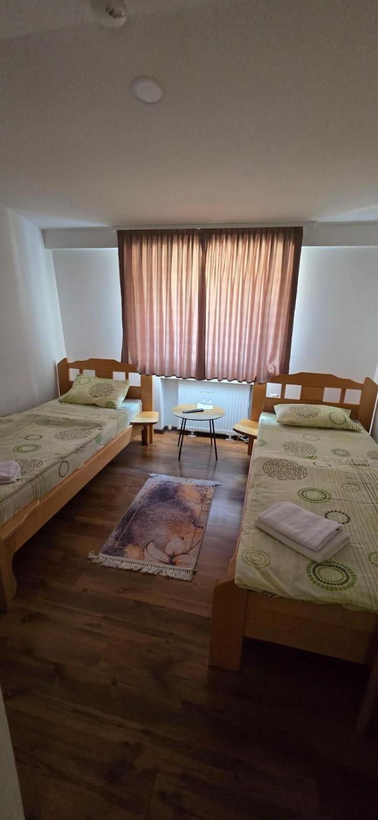 Motel "Kula" Cazin Kültér fotó