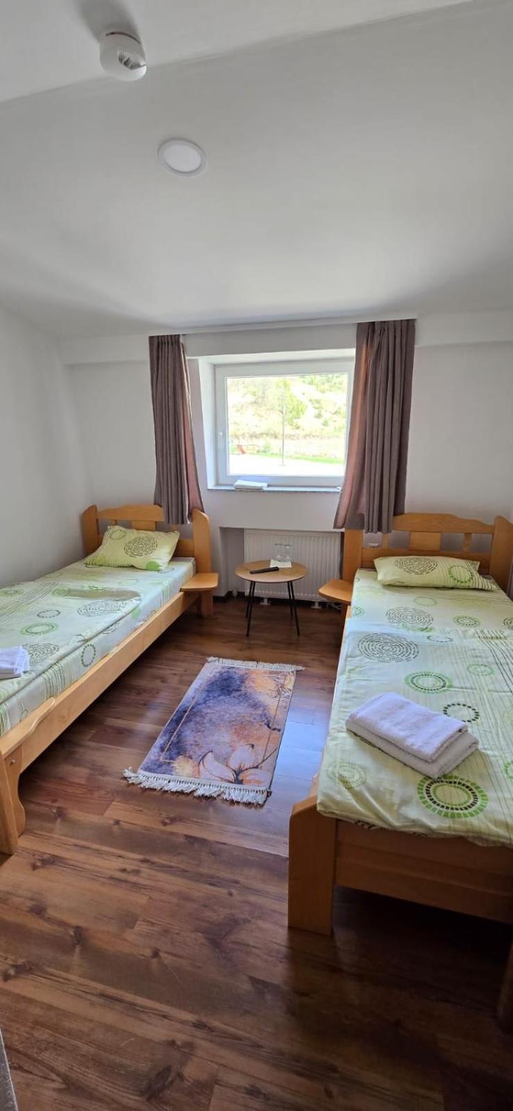 Motel "Kula" Cazin Kültér fotó