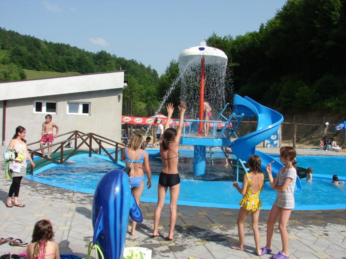 Motel "Kula" Cazin Kültér fotó