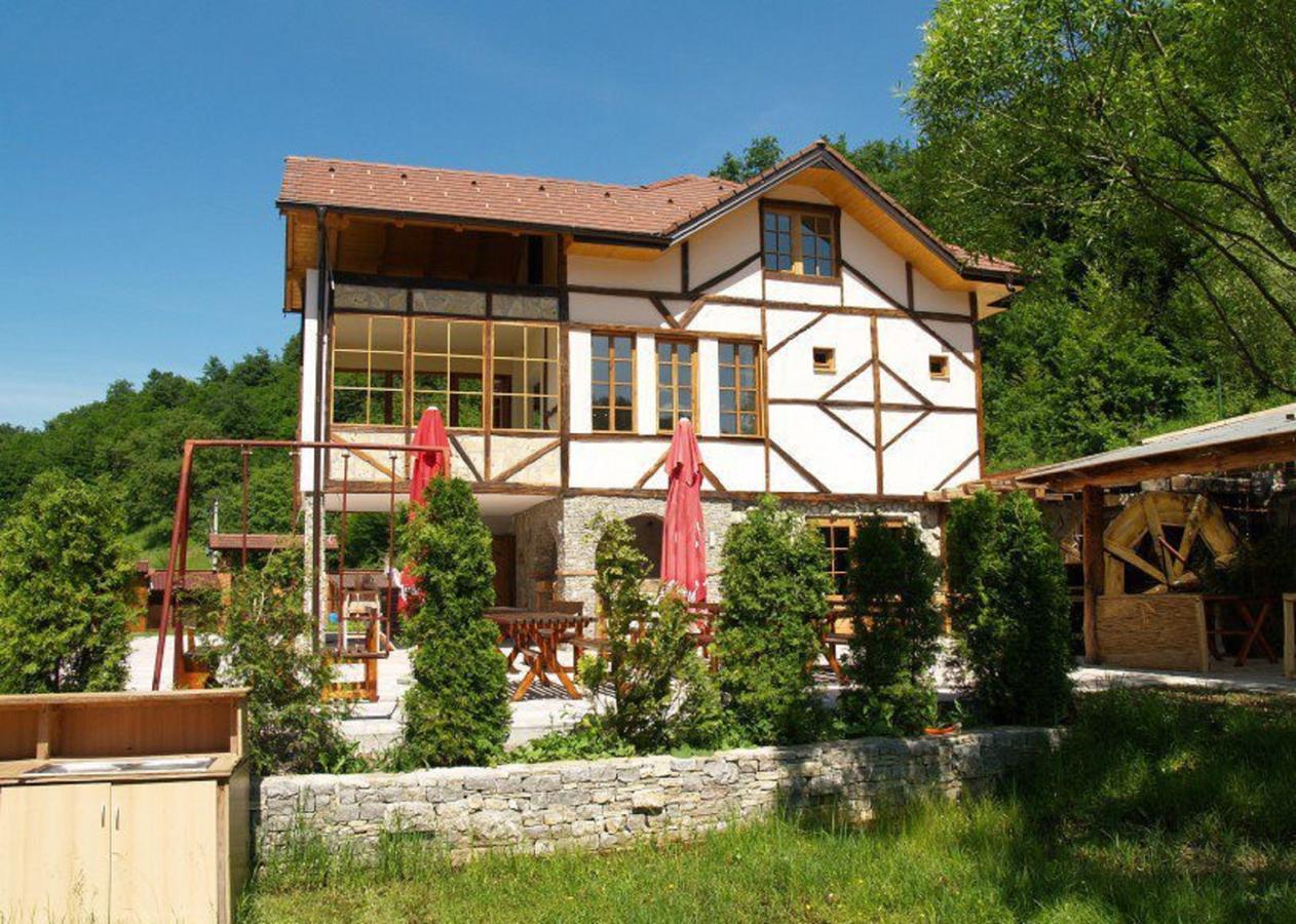 Motel "Kula" Cazin Kültér fotó