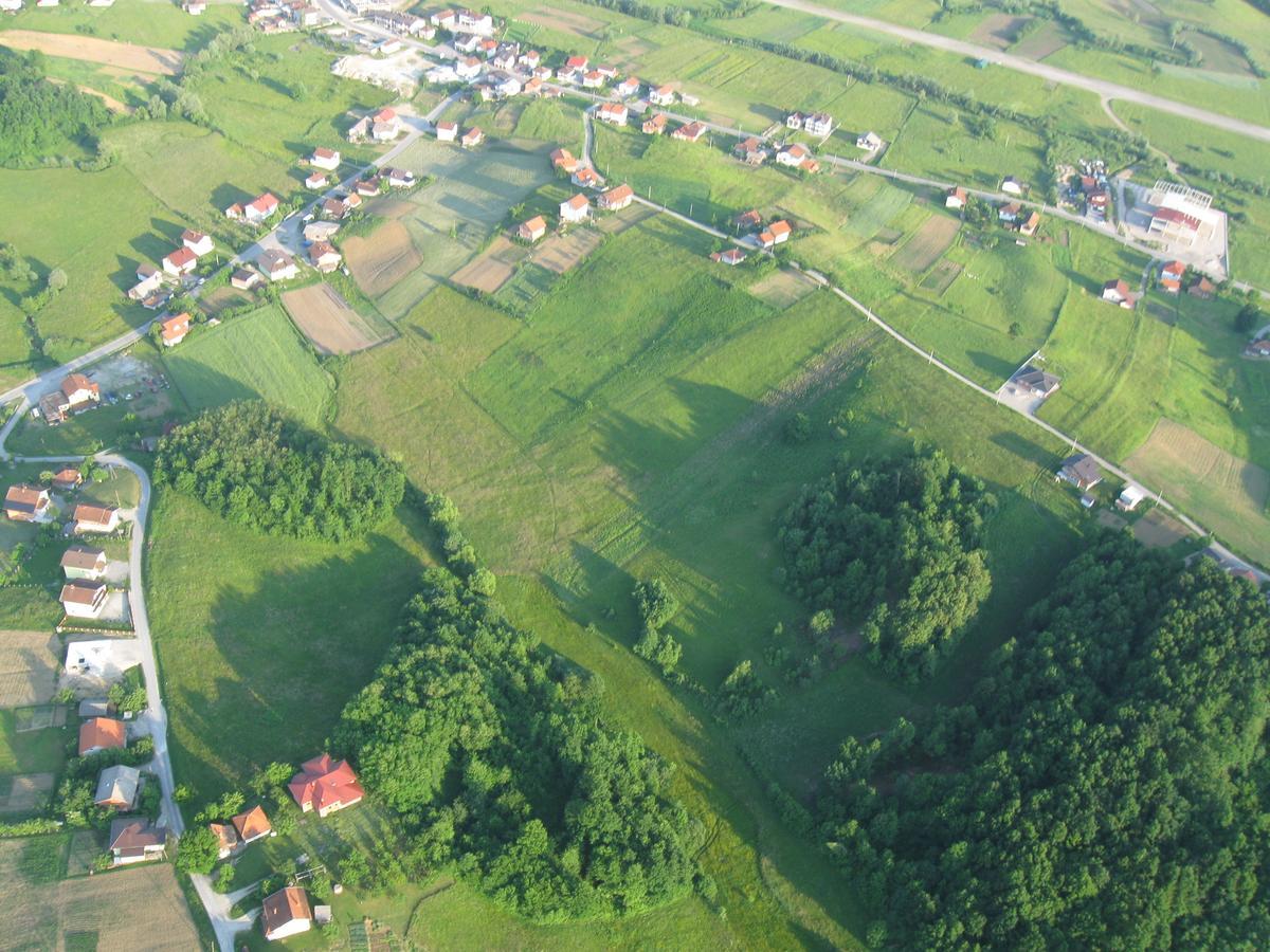 Motel "Kula" Cazin Kültér fotó