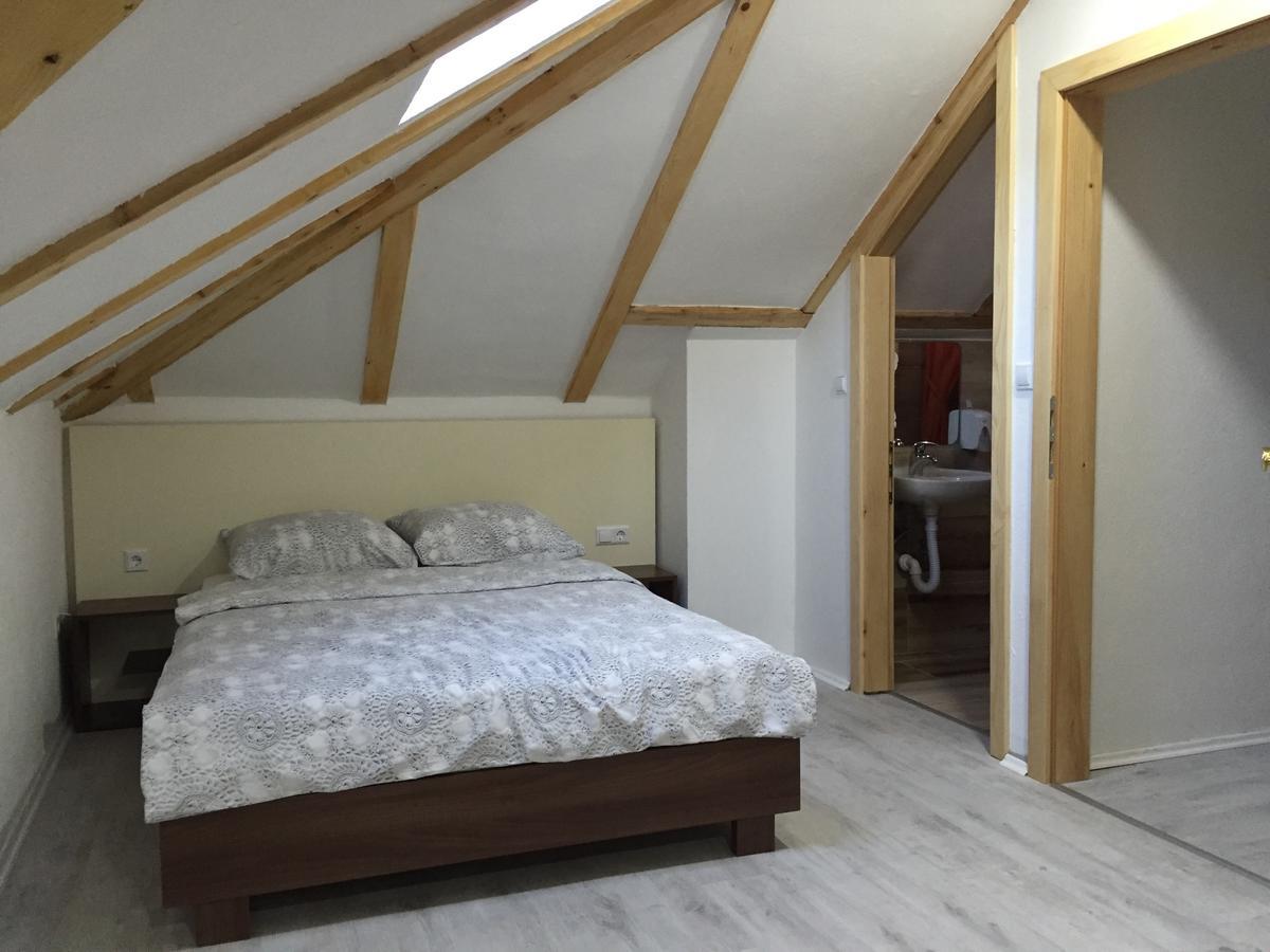 Motel "Kula" Cazin Kültér fotó