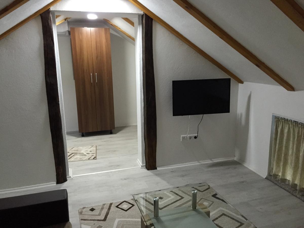Motel "Kula" Cazin Kültér fotó
