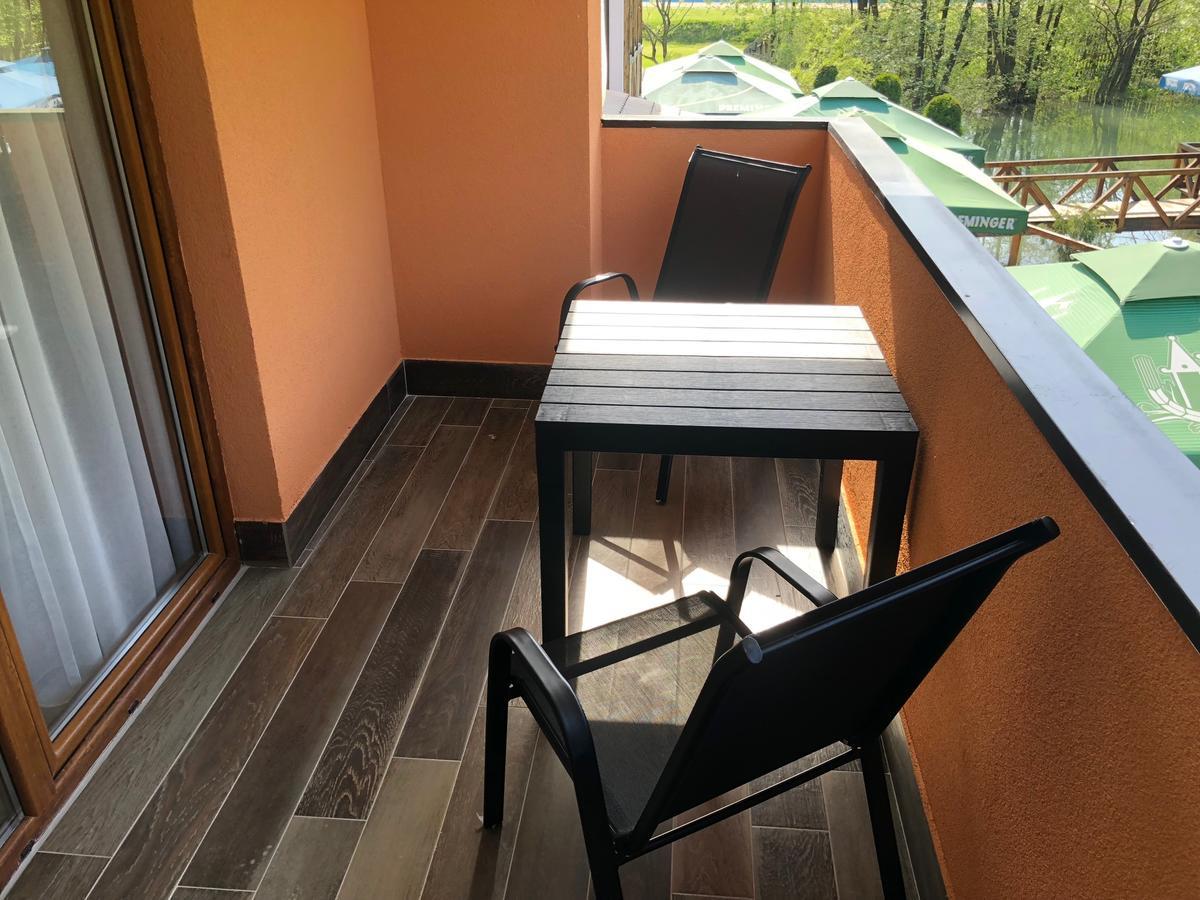 Motel "Kula" Cazin Kültér fotó